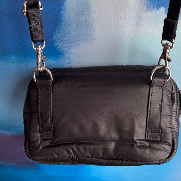 Athleta x Caraa Convertible Puffer Bag - Picture 5 of 9